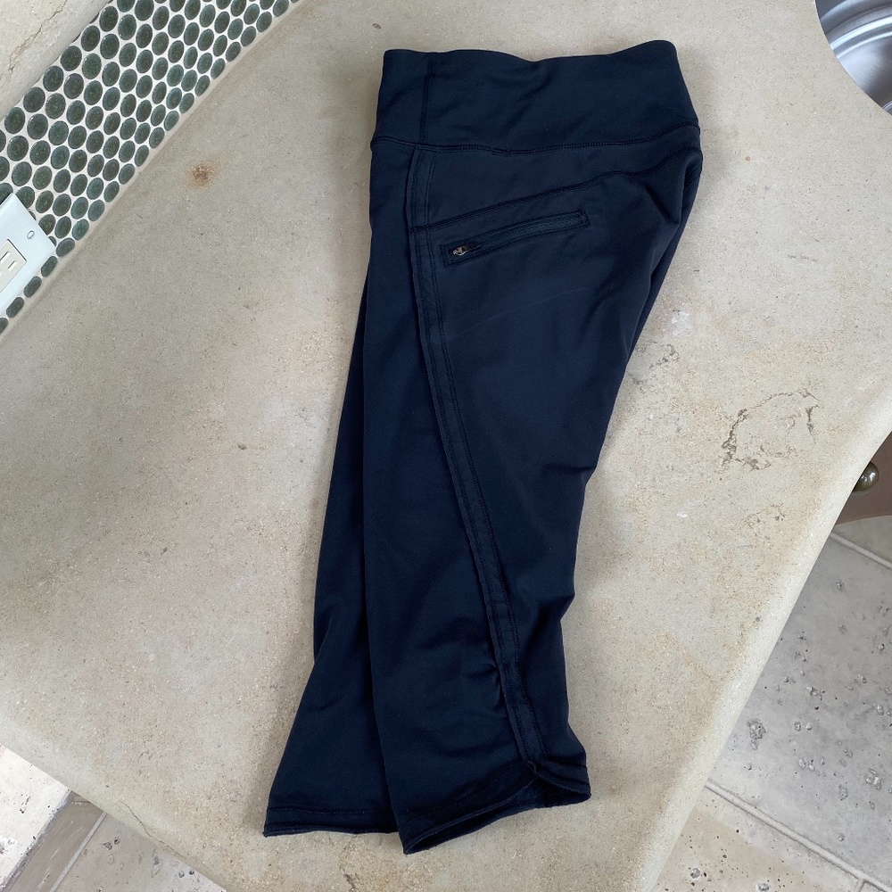 Lululemon Cropped Pants - Size 6 - Picture 2 of 10